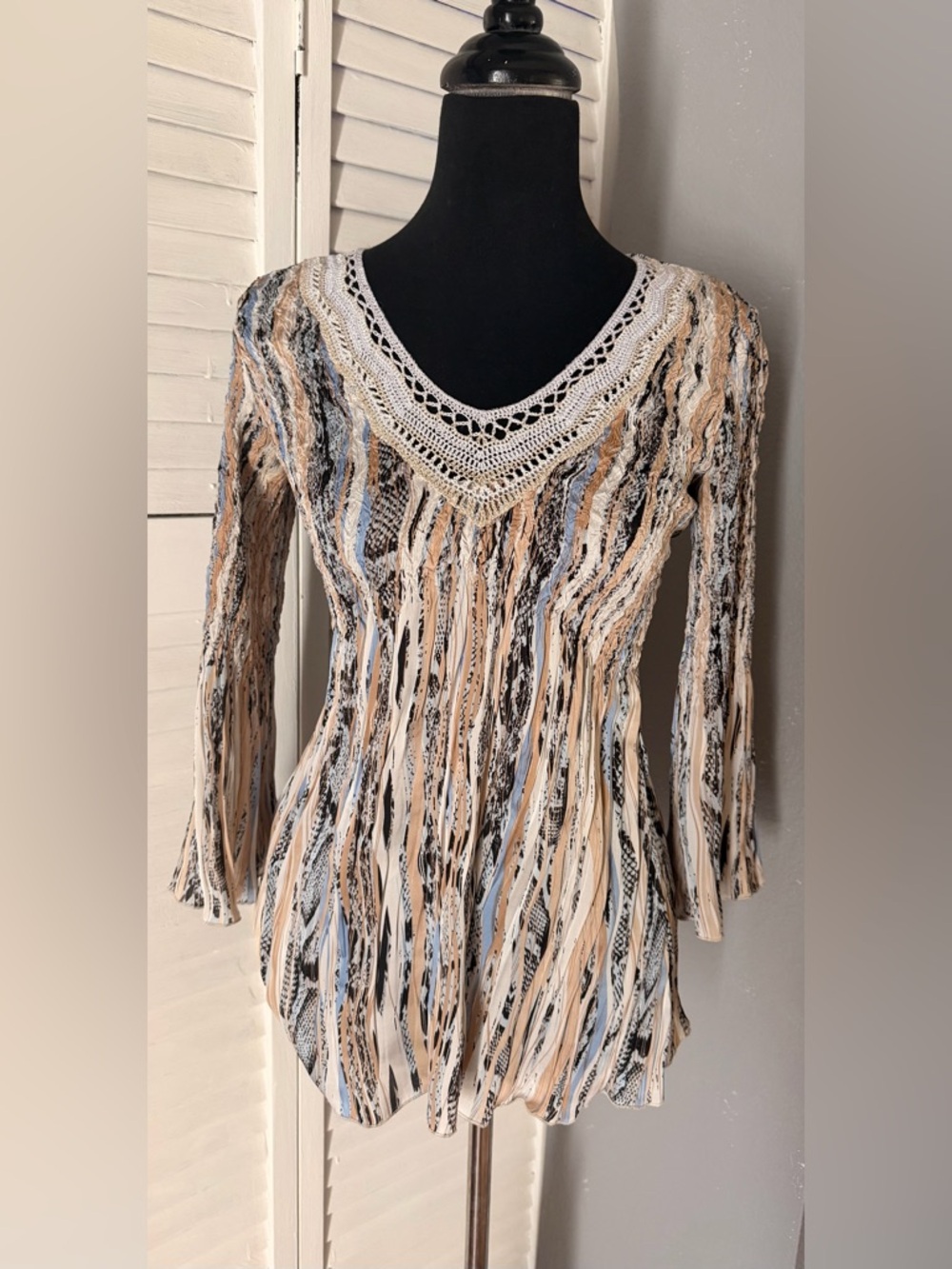 Women's Boho Crochet V-Neck Striped Fringe Top - Beige & Blue